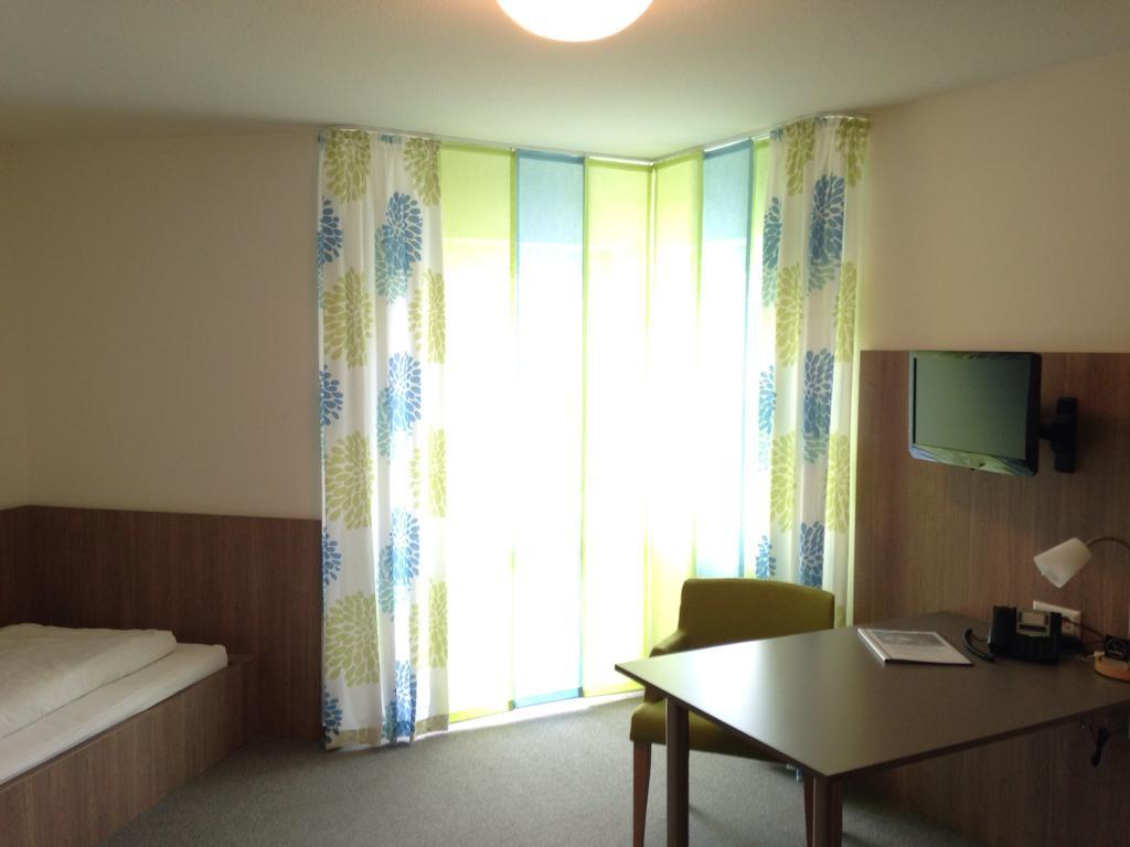 Hotel Astra Раштатт Номер фото